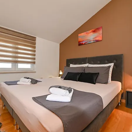 Malu Sunset Apartment