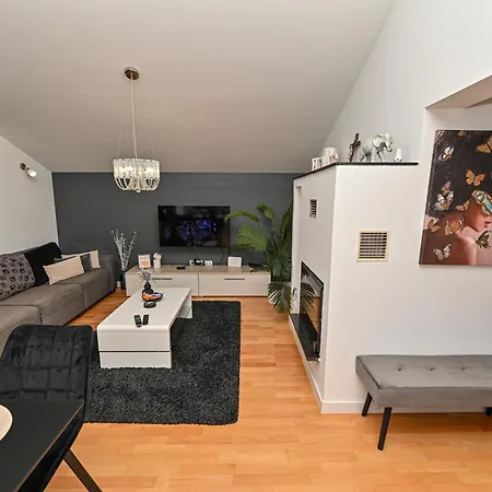 Malu Sunset Apartment *